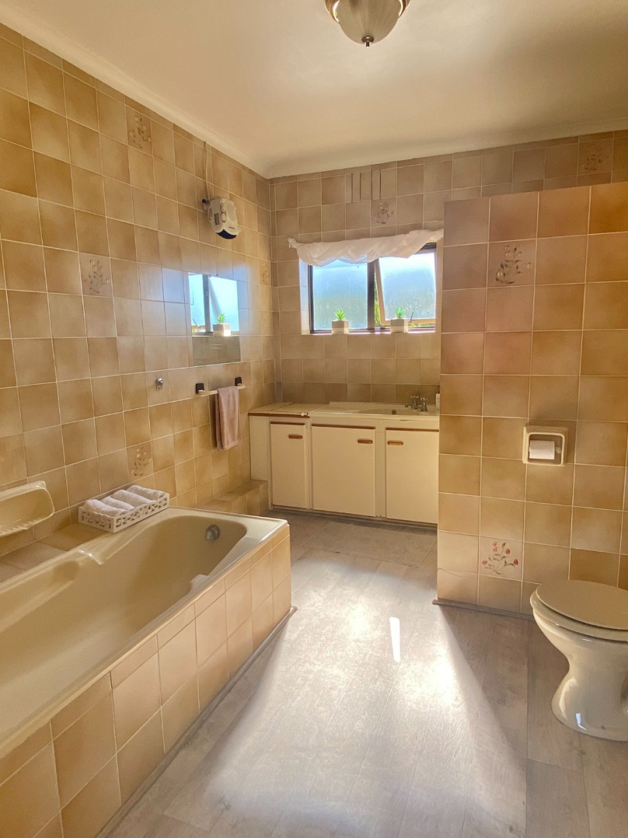 4 Bedroom Property for Sale in Table View Western Cape